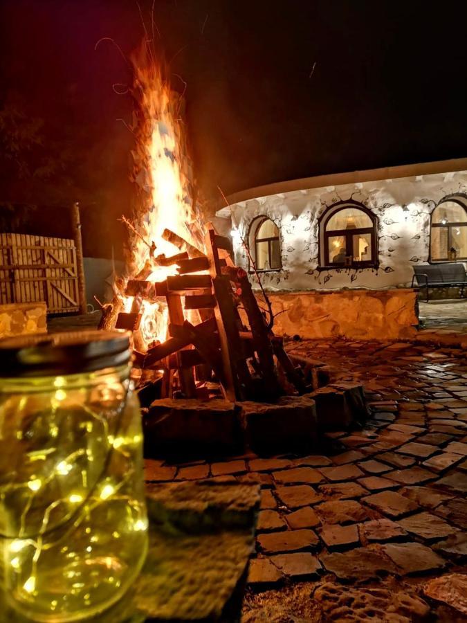 Satul Cu Flori Hotel Bodzavásár Kültér fotó