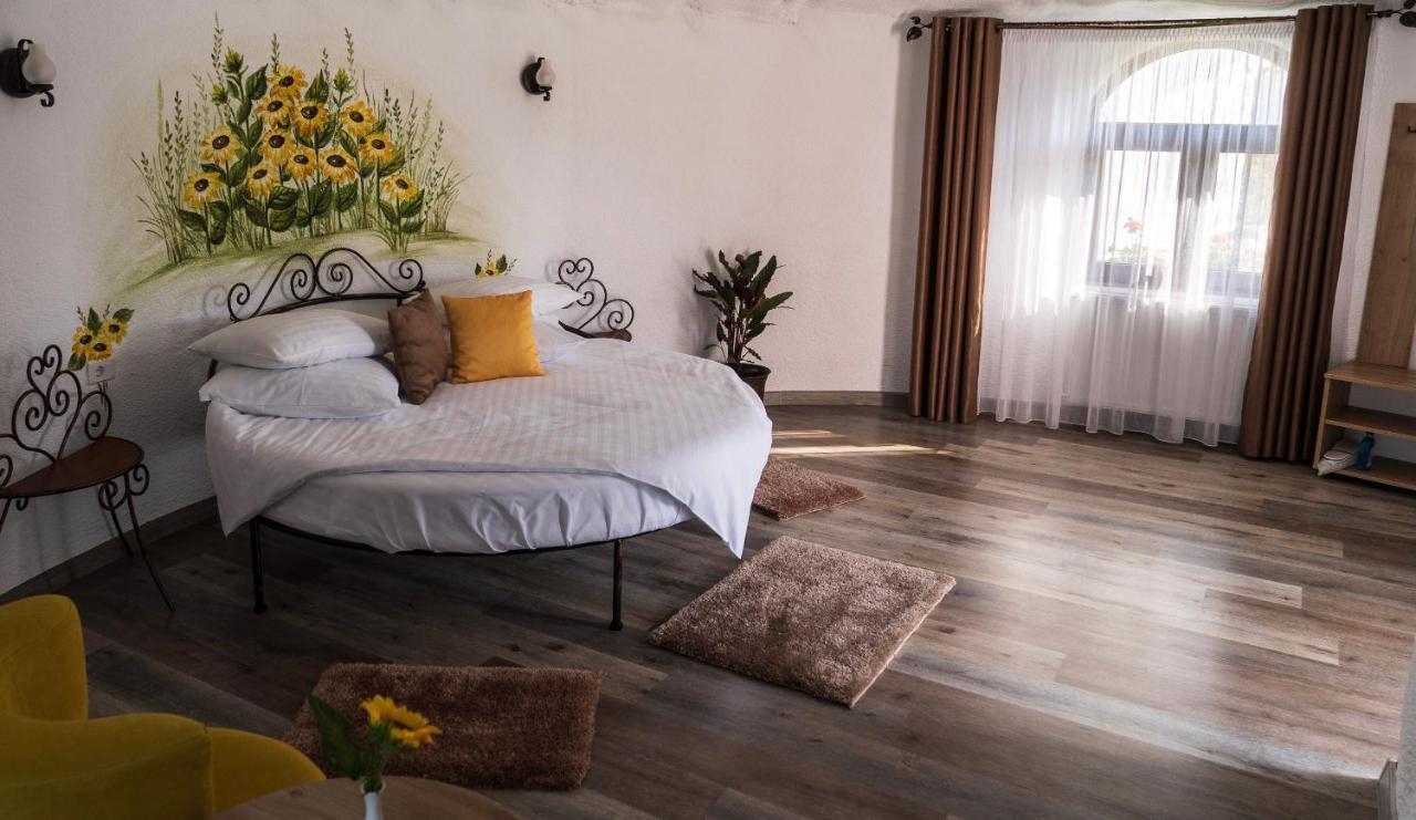 Satul Cu Flori Hotel Bodzavásár Kültér fotó